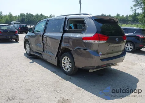 2013 Toyota Sienna Xle V6 8 Passenger z USA, uszkodzony, nr VIN 5TDYK3DC9DS370725